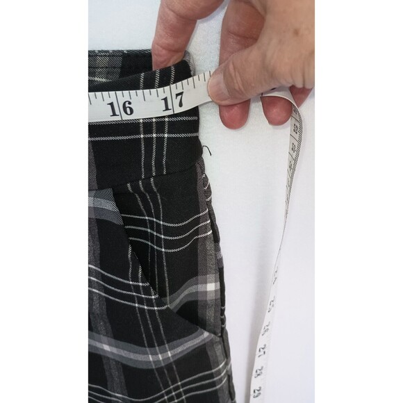 Time and Tru Women's Pull On Millennium Shorts Plaid Stretchy Size L 12-14 - Picture 5 of 6